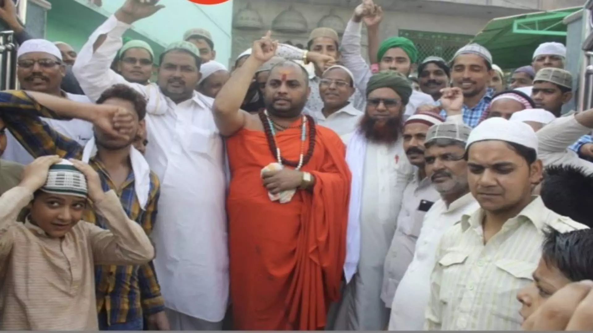 Fact Check: उत्तर प्रदेशमध्ये 34 मुस्लीम कुटुंबाने हिंदू धर्मात प्रवेश केला?
