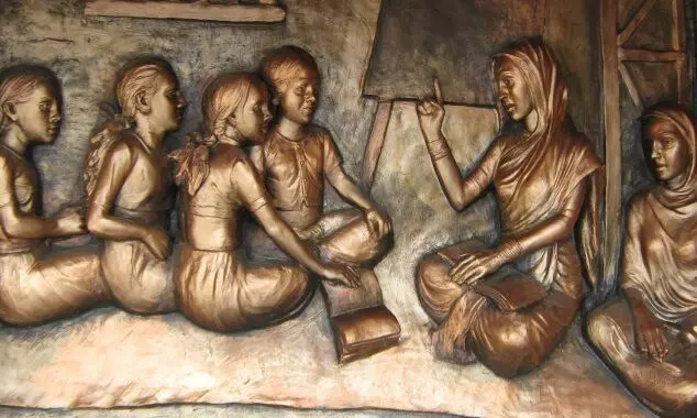 #सावित्रीउत्सव : लेकींचा सावित्रीला सलाम !