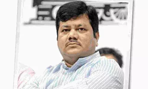 प्रवीण दरेकर यांना राज्य सरकारचा दणका, मंजुर संस्थेचे सभासदत्व रद्द प्रवीण दरेकर यांना राज्य सरकारचा दणका, मंजुर संस्थेचे सभासदत्व रद्द