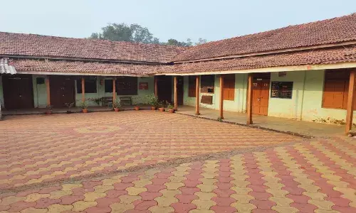 रायगड जिल्ह्यातील महाडमध्ये एकाच शाळेतील 17 जण कोरोना पॉझिटिव्ह रायगड जिल्ह्यातील महाडमध्ये एकाच शाळेतील 17 जण कोरोना पॉझिटिव्ह