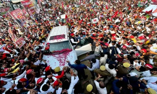 5 State election : राजकीय पक्षांच्या प्रचारावर निर्बंध, Virtual प्रचारावर भर 5 State election : राजकीय पक्षांच्या प्रचारावर निर्बंध, Virtual प्रचारावर भर