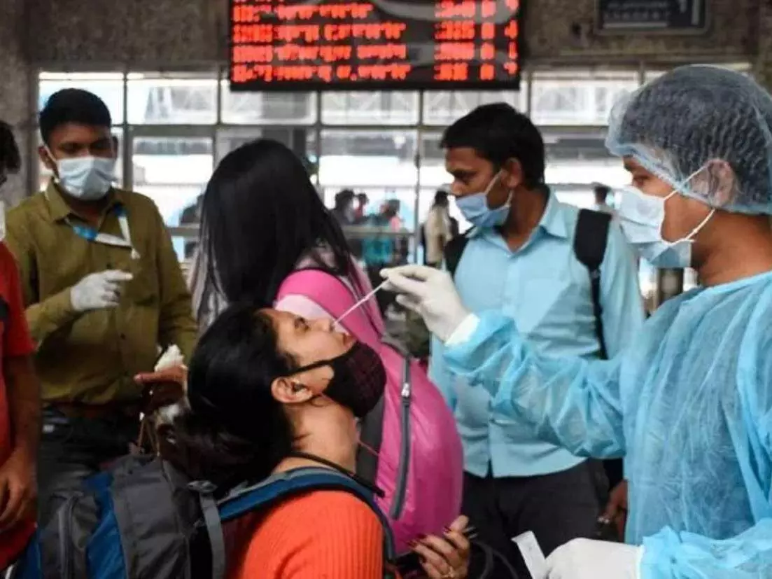 कोरोना बाधीत व्यक्तीच्या संपर्कात आलेल्या प्रत्येकाची टेस्ट करण्याची गरज नाही, ICMR चे नवे निर्देश