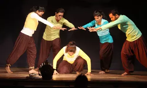 राजनैतिक प्रक्रियेविना कलाकारांची भूमिका अपूर्ण