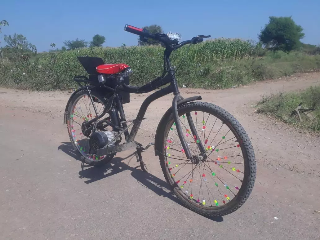 विद्यार्थ्याने बनवली चार्जिंगवर चालणारी सायकल