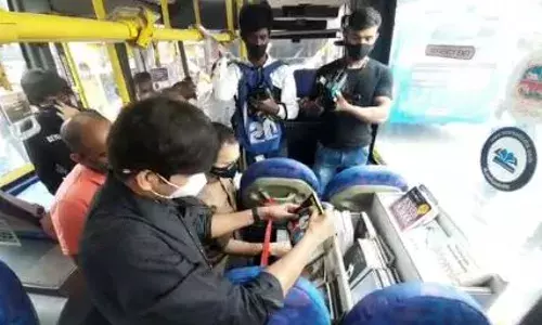 बसमध्ये ग्रंथालय, नवी मुंबई महापालिकेचा अनोखा उपक्रम बसमध्ये ग्रंथालय, नवी मुंबई महापालिकेचा अनोखा उपक्रम