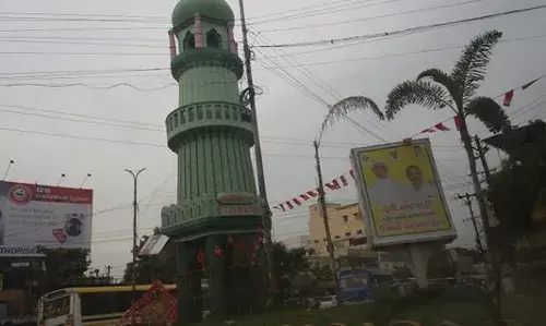 Jinah Tower : जिना टॉवरवर तिरंगा फडकवण्याचा प्रयत्न, पोलिसांकडून कलम 144 लागू Jinah Tower : जिना टॉवरवर तिरंगा फडकवण्याचा प्रयत्न, पोलिसांकडून कलम 144 लागू