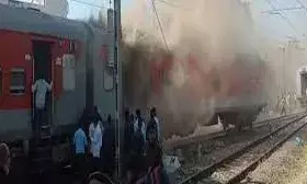 Nandurbar Train Burning : गांधीधाम- पुरी एक्सप्रेसला आग Nandurbar Train Burning : गांधीधाम- पुरी एक्सप्रेसला आग