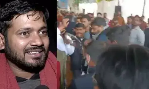 UP Election : कन्हैया कुमारवर शाई फेक UP Election : कन्हैया कुमारवर शाई फेक