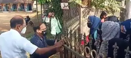 हिजाब परिधान करणाऱ्या मुस्लिम विद्यार्थिनींना कॉलेजमध्ये बंदी, धार्मिक स्वातंत्र्याचा मुद्दा ऐरणीवर