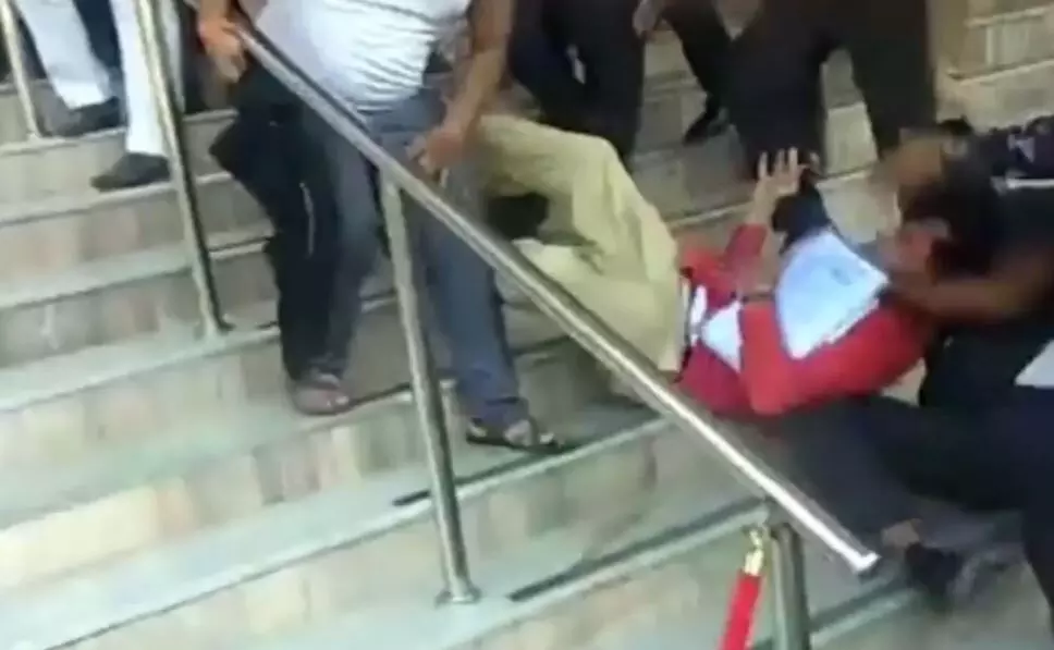 किरीट सोमय्यांवरील हल्ल्याप्रकरणी ८ शिवसैनिकांवर गुन्हा