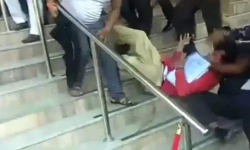 किरीट सोमय्यांवरील हल्ल्याप्रकरणी ८ शिवसैनिकांवर गुन्हा