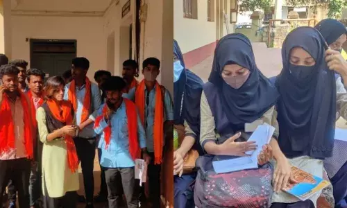 #HijabRow : कर्नाटकमधील शाळा आणि कॉलेज ३ दिवस बंद करण्याची नामुष्की #HijabRow : कर्नाटकमधील शाळा आणि कॉलेज ३ दिवस बंद करण्याची नामुष्की