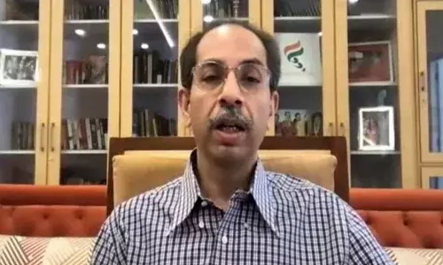 थप्पड देणे आणि खाणे हे आमचे आयुष्य, मुख्यमंत्र्यांच्या विरोधकांना कानपिचक्या थप्पड देणे आणि खाणे हे आमचे आयुष्य, मुख्यमंत्र्यांच्या विरोधकांना कानपिचक्या