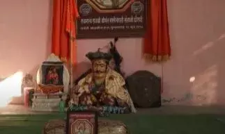 संताजी घोरपडे यांची समाधी दुर्लक्षित संताजी घोरपडे यांची समाधी दुर्लक्षित