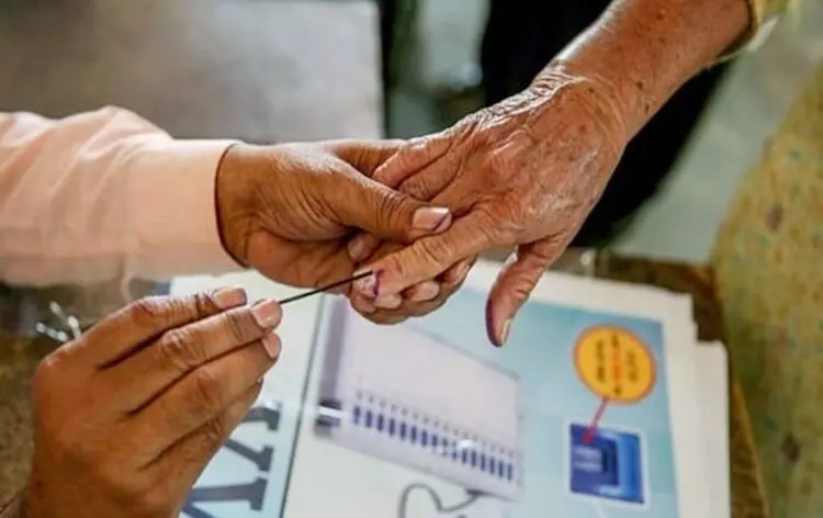 उत्तरप्रदेशात मतदानाचा तिसरा टप्पा, पंजाबमध्ये सर्वच 117 जागांसाठी मतदान