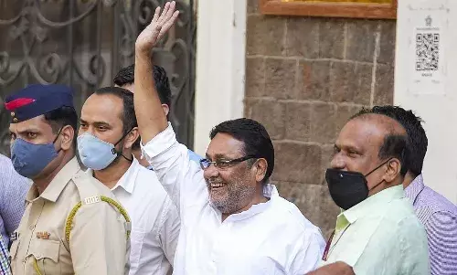 नवाब मलिक यांची अटक कायदेशीर की बेकायदेशीर? उज्ज्वल निकम यांचे म्हणणे काय? नवाब मलिक यांची अटक कायदेशीर की बेकायदेशीर? उज्ज्वल निकम यांचे म्हणणे काय?