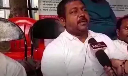 नवी मुंबईतील शाळांच्या मनमानी कारभाराविरोधात आमरण उपोषण नवी मुंबईतील शाळांच्या मनमानी कारभाराविरोधात आमरण उपोषण