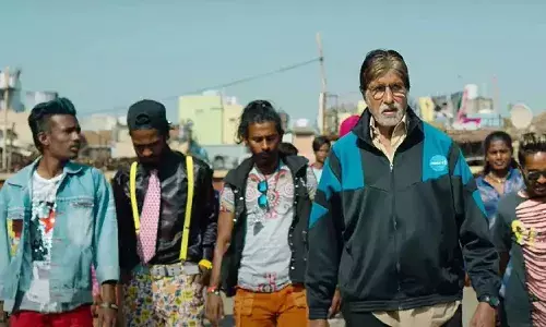 #Jhund: अपुन की बस्ती गटर में लेकिन तुम्हारे दिल में गंध है… #Jhund: अपुन की बस्ती गटर में लेकिन तुम्हारे दिल में गंध है…