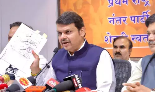 Phone Tapping Scam : देवेंद्र फडणवीस यांची घरीच चौकशी होणार Phone Tapping Scam : देवेंद्र फडणवीस यांची घरीच चौकशी होणार