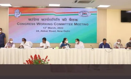 पराभवानंतर काँग्रेसचे चिंतन, बैठकीत काय घडले? पराभवानंतर काँग्रेसचे चिंतन, बैठकीत काय घडले?