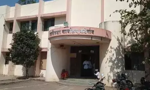 प्रयत्नाने वाळूचे कणही रगडता शेणही गळे प्रयत्नाने वाळूचे कणही रगडता शेणही गळे