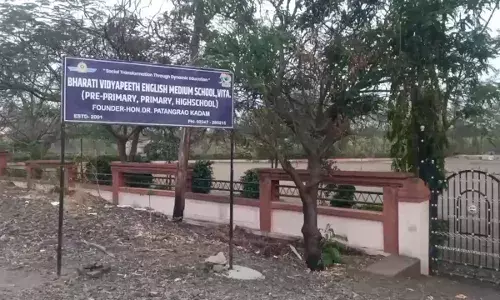 फी न भरल्यामुळे विद्यार्थ्यांना परीक्षेला बसू दिले नसल्याचा पालकांचा गंभीर आरोप