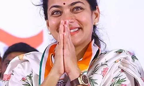 मला टक्केवारी, कमिशनचं राजकारण अजूनही जमत नाही- प्रणिती शिंदे मला टक्केवारी, कमिशनचं राजकारण अजूनही जमत नाही- प्रणिती शिंदे