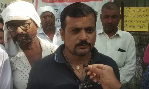 अल्टिमेटम द्यायला आम्ही अतिरेकी नाही, एसटी कर्मचारी संपावर ठाम अल्टिमेटम द्यायला आम्ही अतिरेकी नाही, एसटी कर्मचारी संपावर ठाम