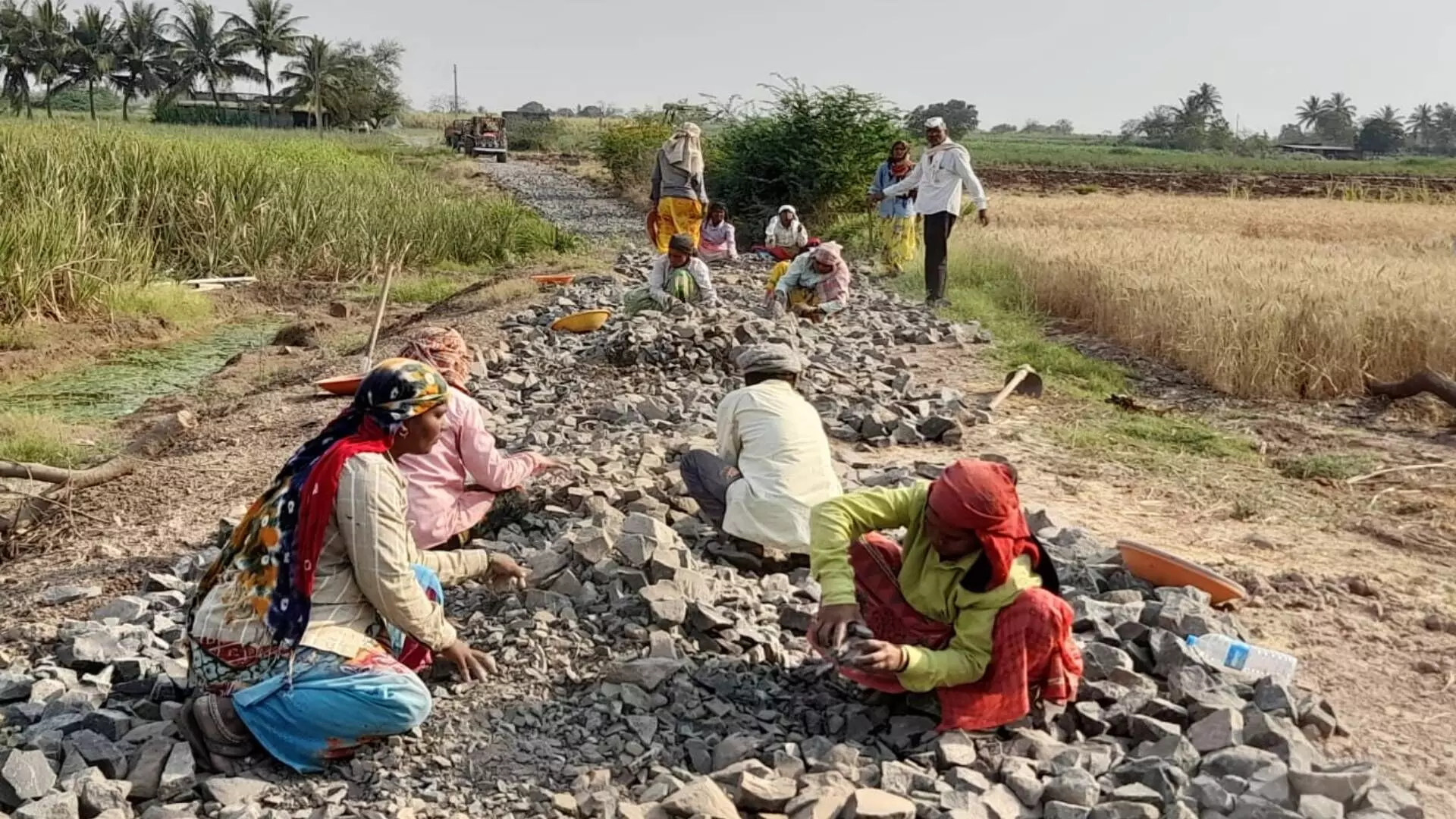 #MaxMaharashtraImpact : दलित वस्तीची नाकेबंदी अखेर उठली : पोलीस बंदोबस्तात कामाला सुरुवात