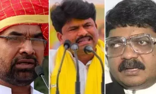 ST संपामागे BJP चा हात?, Adv. गुणरत्न सदावर्ते यांच्या वक्तव्यामुळे स्पष्टता ST संपामागे BJP चा हात?, Adv. गुणरत्न सदावर्ते यांच्या वक्तव्यामुळे स्पष्टता