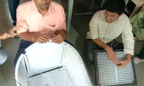 अंधत्वावर मात करुन केनिंग खुर्च्या कशा बनतात? अंधत्वावर मात करुन केनिंग खुर्च्या कशा बनतात?