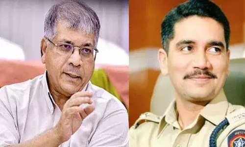 विश्वास नांगरे पाटील यांना निलंबित करा- प्रकाश आंबेडकर विश्वास नांगरे पाटील यांना निलंबित करा- प्रकाश आंबेडकर