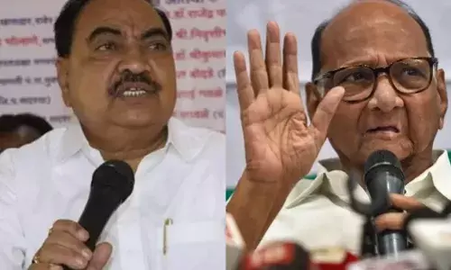 वळसे साहेब जरा कडक भूमिका घ्या, शरद पवारांच्या उपस्थितीत खडसेंचा सल्ला वळसे साहेब जरा कडक भूमिका घ्या, शरद पवारांच्या उपस्थितीत खडसेंचा सल्ला