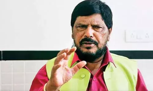 मशिदीवर आहेत भोंगे कुणी करू नयेत सोंगे – रामदास आठवले मशिदीवर आहेत भोंगे कुणी करू नयेत सोंगे – रामदास आठवले