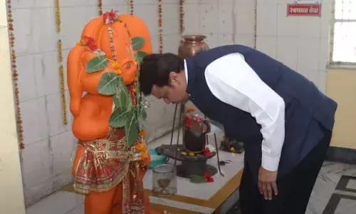 देवेंद्र फडणवीस महाराष्ट्राचा अजेंडा ठरवत आहेत का?