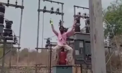 अल्लाहू अकबर..जय हनुमान, सबको सन्मती दे भगवान, सामान्य नागरिकाचा आक्रोश... अल्लाहू अकबर..जय हनुमान, सबको सन्मती दे भगवान, सामान्य नागरिकाचा आक्रोश...
