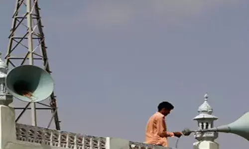 एका दिवसात ८०० मशिदींवरील भोंग्यांना परवानगी, भाजपचा आरोप एका दिवसात ८०० मशिदींवरील भोंग्यांना परवानगी, भाजपचा आरोप