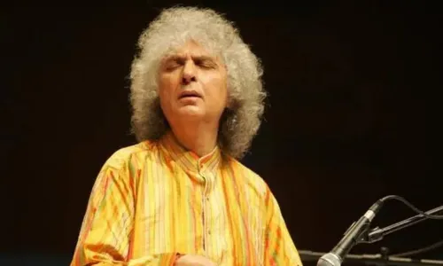 प्रसिद्ध संतूर वादक पंडीत शिवकुमार शर्मा यांचे हृदयविकाराच्या झटक्याने निधन