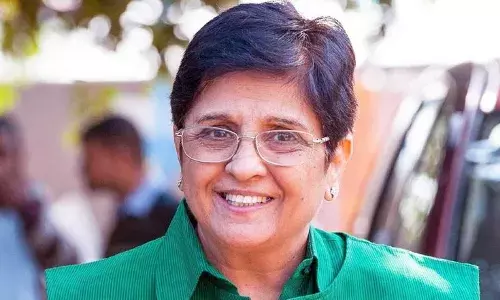 शार्कचा हेलिकॉप्टरवर हल्ल्याचा व्हिडीओमुळे किरण बेदी ट्रोल