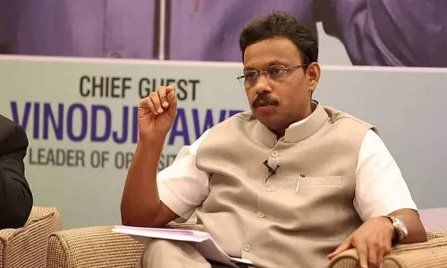 त्रिपुराच्या मुख्यमंत्र्यांचा राजीनामा, विनोद तावडेंना दिली मोठी जबाबदारी त्रिपुराच्या मुख्यमंत्र्यांचा राजीनामा, विनोद तावडेंना दिली मोठी जबाबदारी