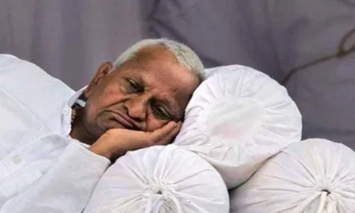 आता  अण्णा हजारे विरोधाताच आंदोलनाची हाक: 1 जूनला ढोल बजाव, अण्णा हजारे जगावो आंदोलन आता  अण्णा हजारे विरोधाताच आंदोलनाची हाक: 1 जूनला ढोल बजाव, अण्णा हजारे जगावो आंदोलन