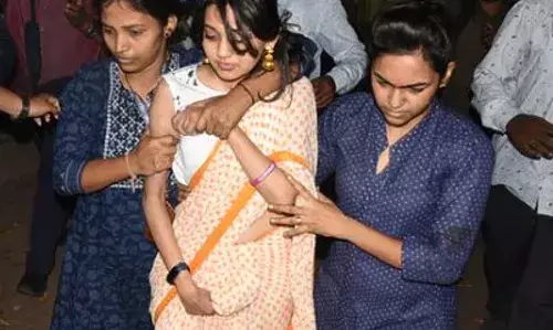 केतकी चितळेला लगेच अटक आणि दरेकर मात्र मोकाट का? आपचा सवाल केतकी चितळेला लगेच अटक आणि दरेकर मात्र मोकाट का? आपचा सवाल