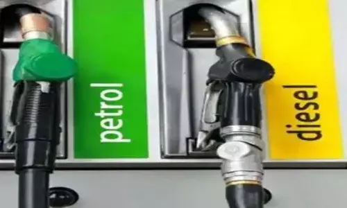 फोकनाडबाजी बंद करा, पेट्रोल-डिझेल दरकपातीवरुन काँग्रेसचा टोला फोकनाडबाजी बंद करा, पेट्रोल-डिझेल दरकपातीवरुन काँग्रेसचा टोला