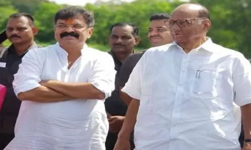 शाहू महाराजांसारखेच शरद पवारांना घेरण्याचा मनुवाद्यांचा प्रयत्न – जितेंद्र आव्हाड