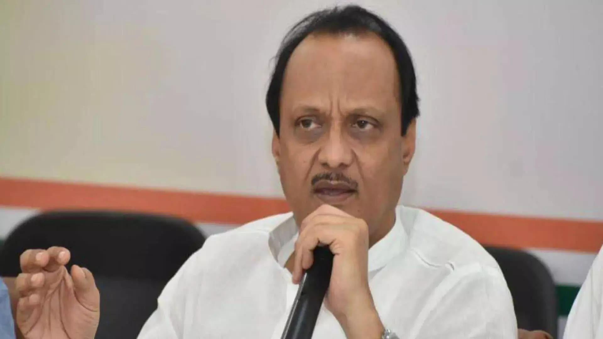 अजित पवार - सकाळी लवकर उठण्याचे फायदे आहेत... अजित पवार - सकाळी लवकर उठण्याचे फायदे आहेत...