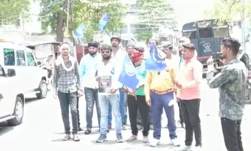 राणा दाम्पत्यांच्या घराजवळ संविधानाच्या प्रास्ताविकेचे वाचन, भीम आर्मीचे कार्यकर्ते ताब्यात