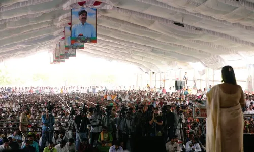 नाराज पंकजा मुंडे वेगळा निर्णय घेणार?