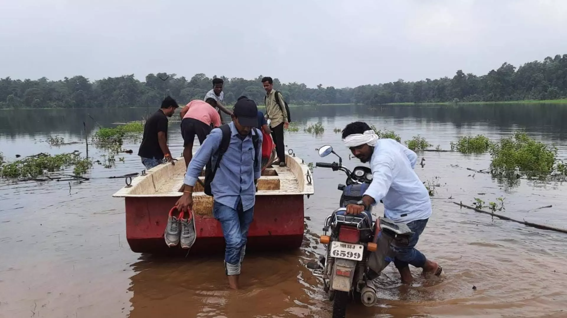 धक्कादायक : गडचिरोलीतील आरोग्य व्यवस्था अद्याप झोळीतच