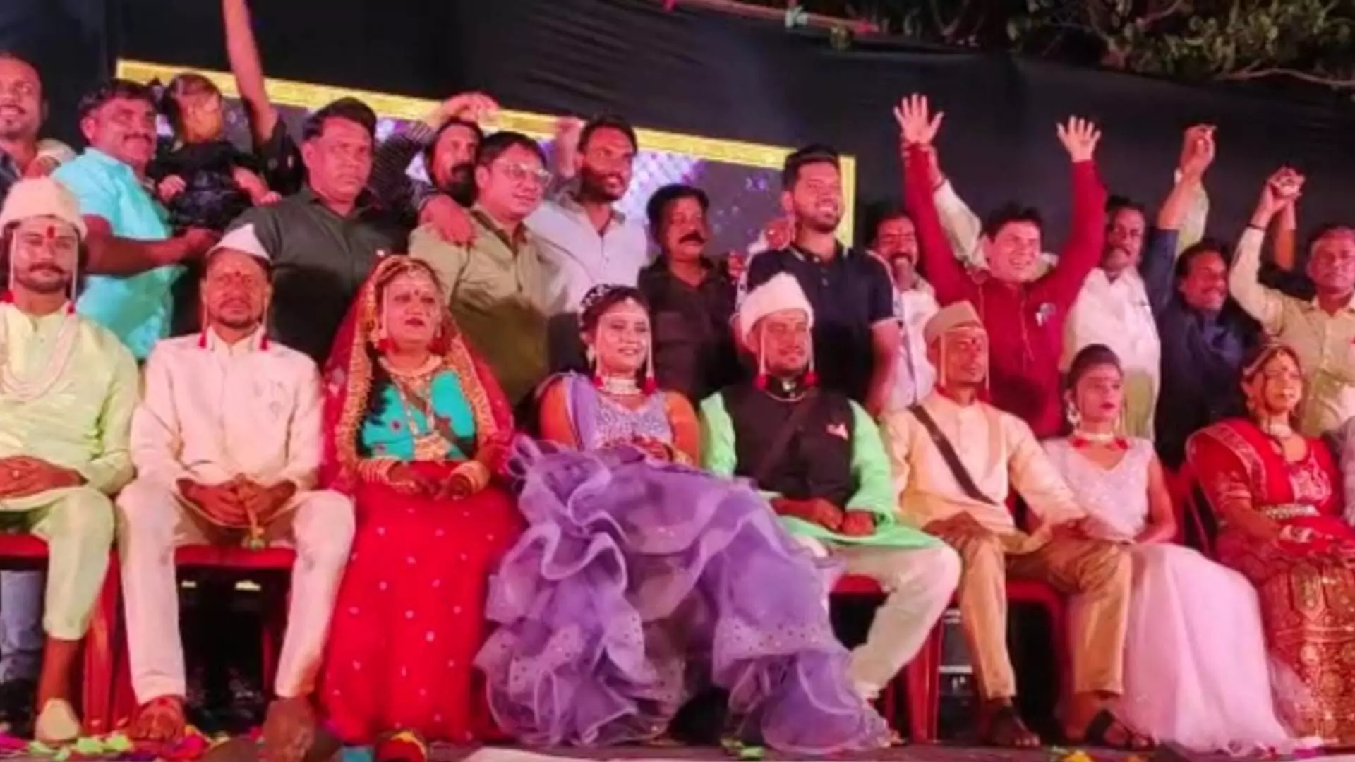 सामूहिक विवाह सोहळा आयोजित केला म्हणून २४ कुटुंबाना केले बहिष्कृत