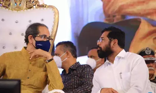 आघाडी सरकारची अग्निपरीक्षा; संपादक रवींद्र आंबेकर यांचे विश्लेषण आघाडी सरकारची अग्निपरीक्षा; संपादक रवींद्र आंबेकर यांचे विश्लेषण
